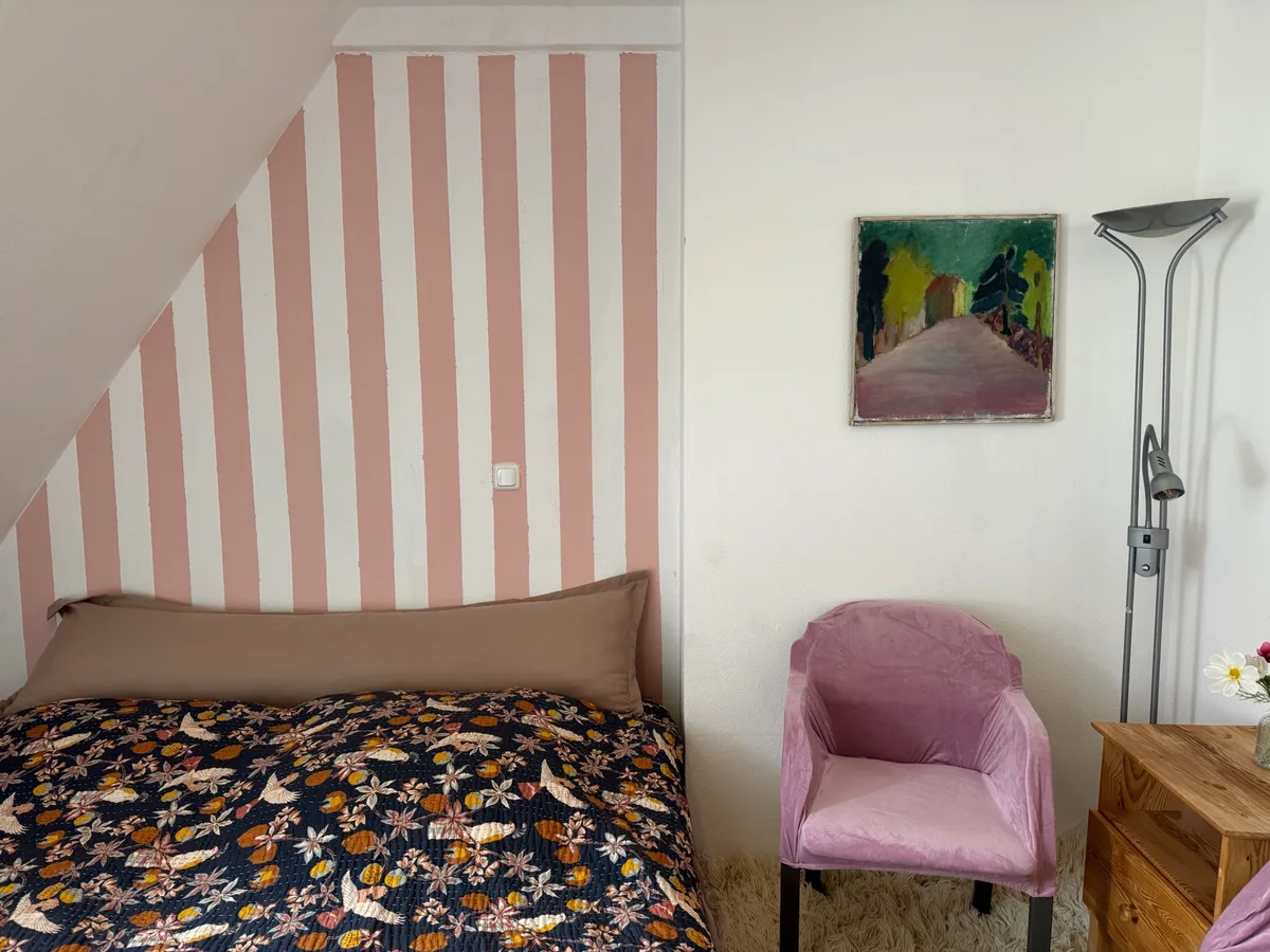 Pink room detail